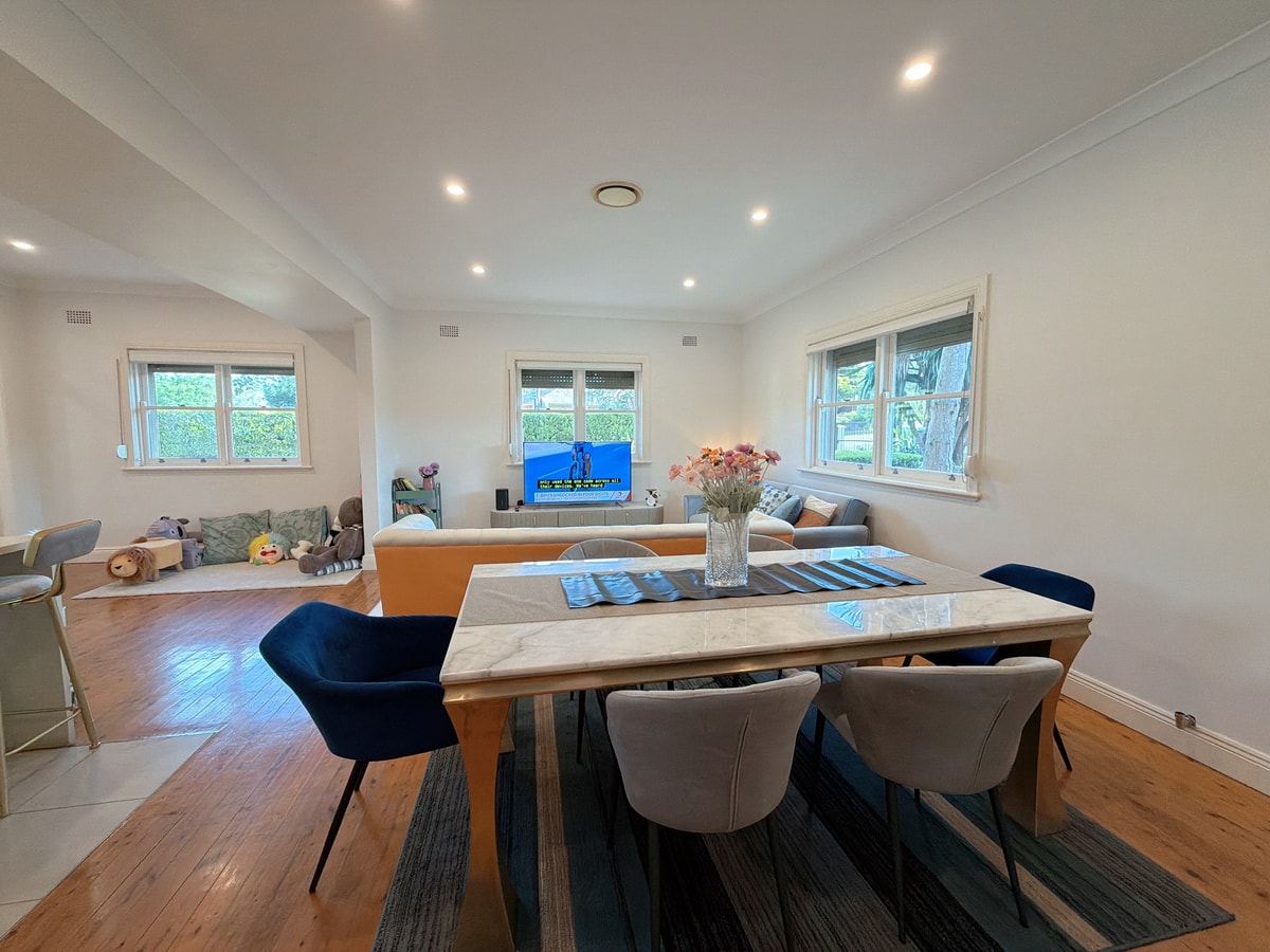 Burwood 4BR Family Home | Fast WiFi & Free Parking 8 Serain Residences