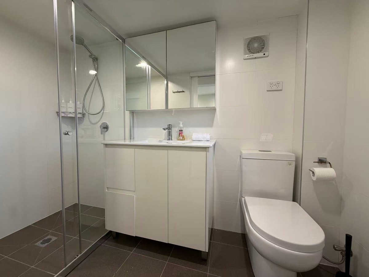 Comfortable Private Room 12 Mins to Train & Metro 5 Serain Residences
