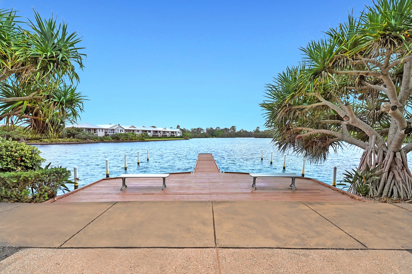 Water View Modern Three-level Townhouse in Carrara 14 Serain Residences