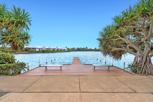 Water View Modern Three-level Townhouse in Carrara 14 Serain Residences