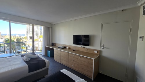 Centre Location 2 Double-bed Hotel Room in Surfers 5 Serain Residences