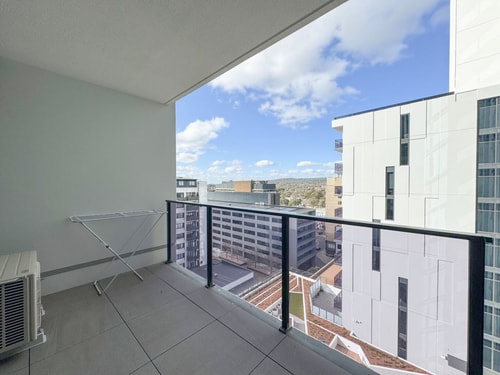 Modern One-bedroom in Phillip with Parking 1 Serain Residences