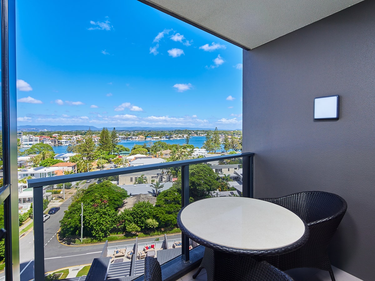 Cozy and Sunshine One Apartment with Splendid View 3 Serain Residences