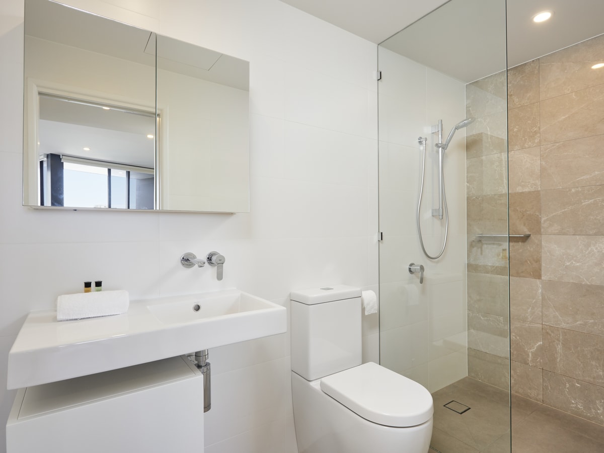 Stylish 1 Bedroom + Partial Ocean View In Surfers 7 Serain Residences