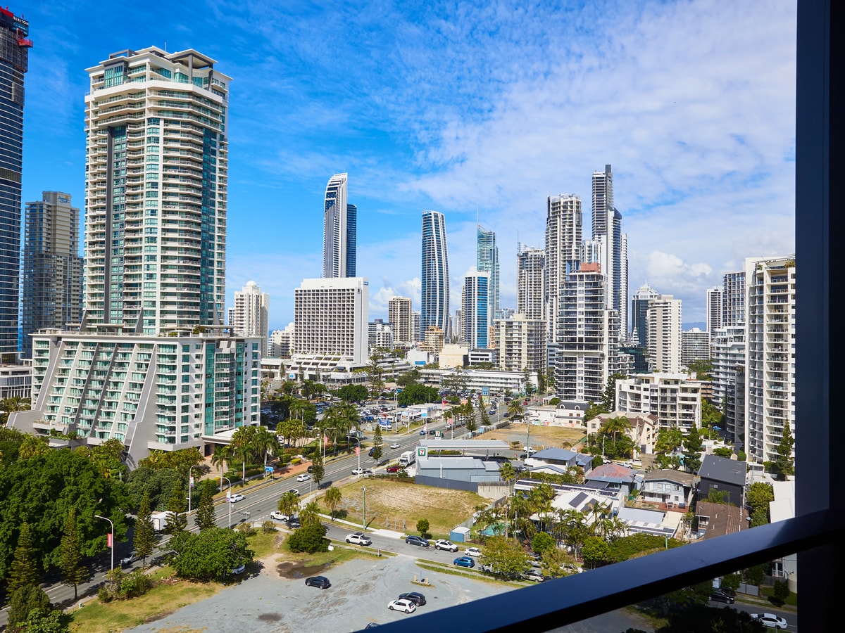 Stylish 1 Bedroom + Partial Ocean View In Surfers 5 Serain Residences