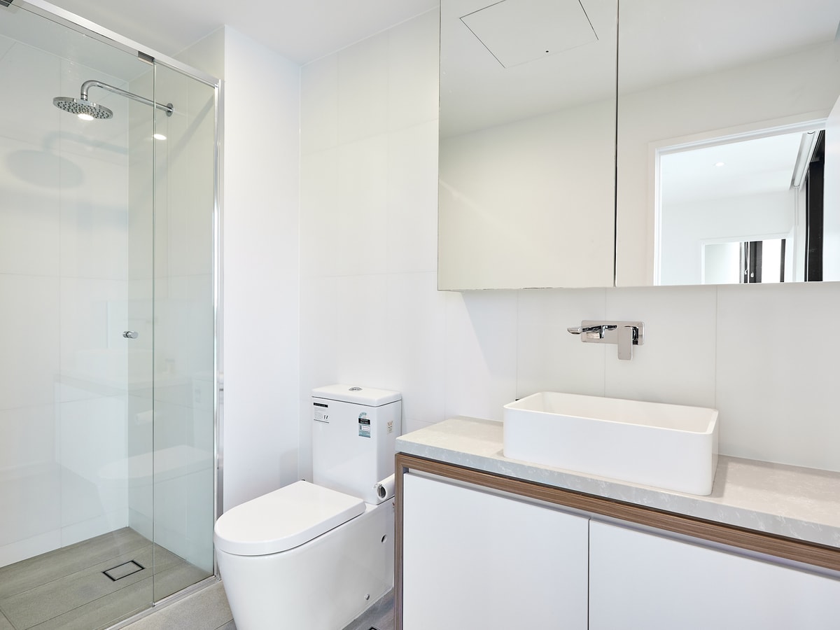 Inner City 2 bedroom Apartment with Parking 10 Serain Residences