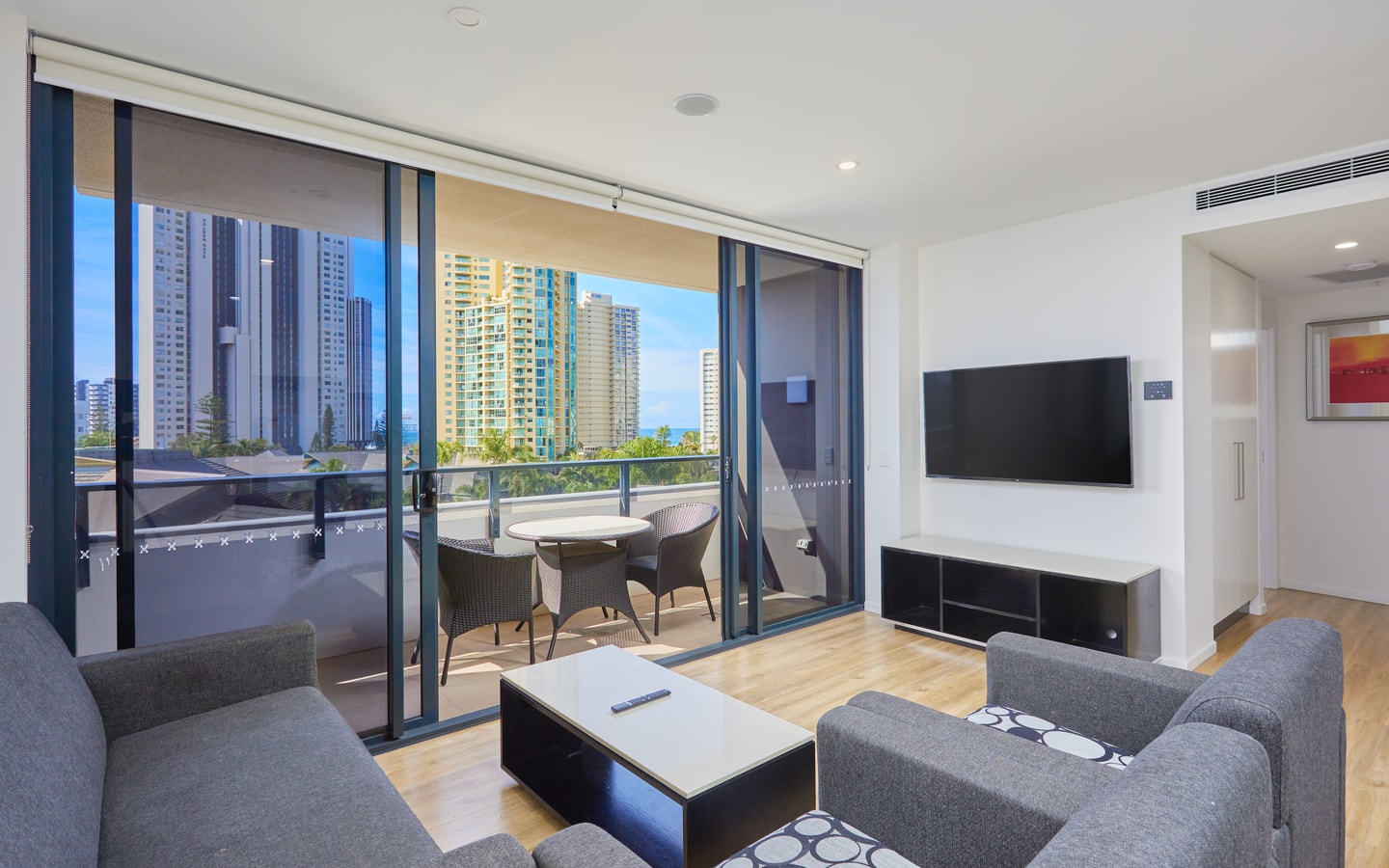 Cozy and Comfy 2-Bed Apartment in Gold Coast 1 Serain Residences