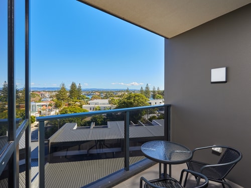 Comfy 1 bedroom Apartment In Centre Surfers 2 Serain Residences