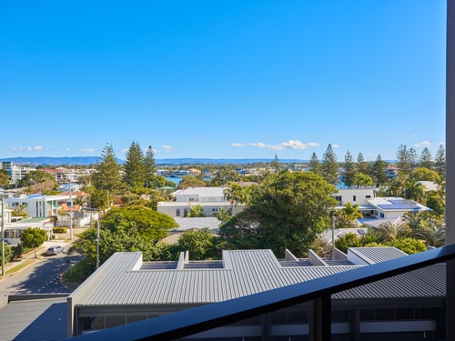 Comfy 1 bedroom Apartment In Centre Surfers 1 Serain Residences