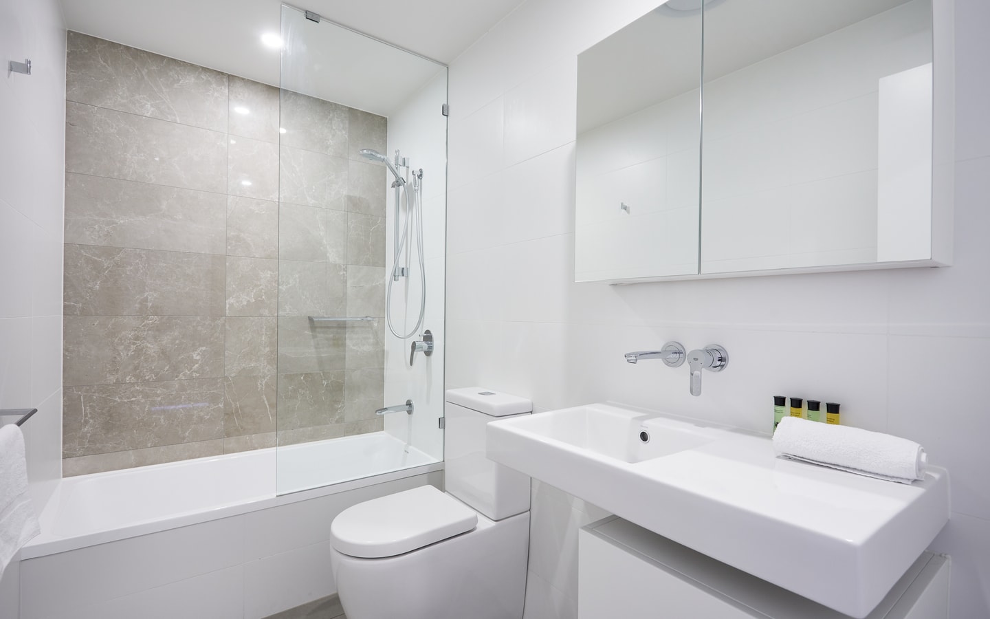 Ocean&River View 2 bedroom apartment in Surfers 7 Serain Residences