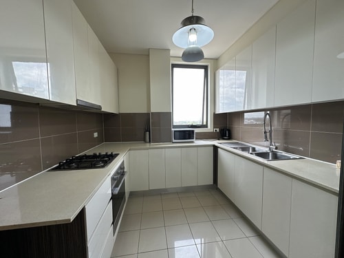 Cozy 2-Bedroom Apt 6 minutes to Paramatta Train 8 Serain Residences