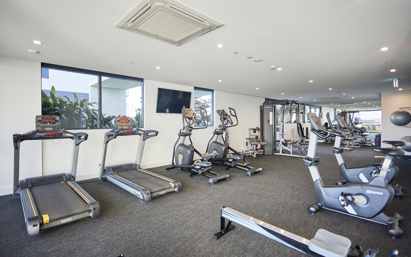 Premium Ocean View 2 Bedrooms Apartment Broadbeach 12 Serain Residences
