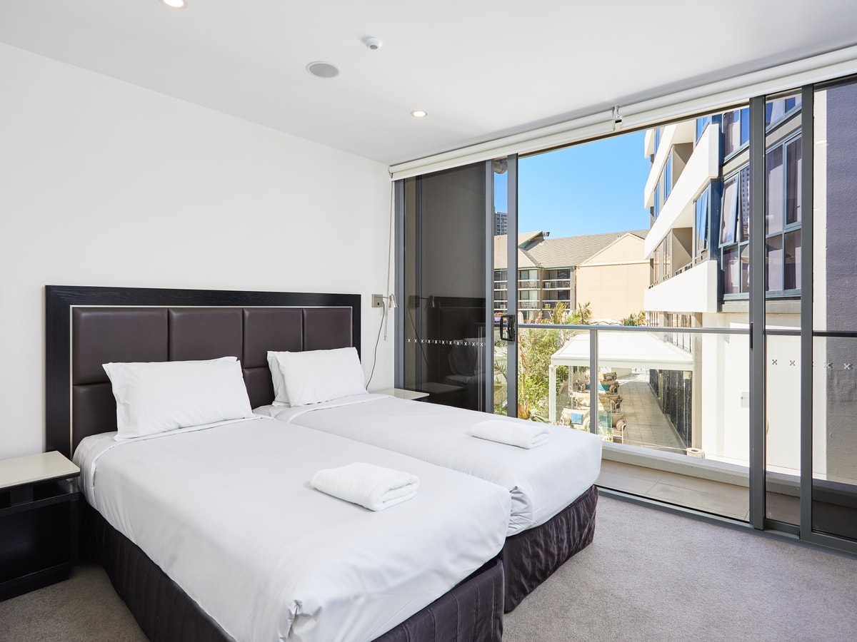 Exquisite and Stylish Villa in Surfers Paradise 11 Serain Residences