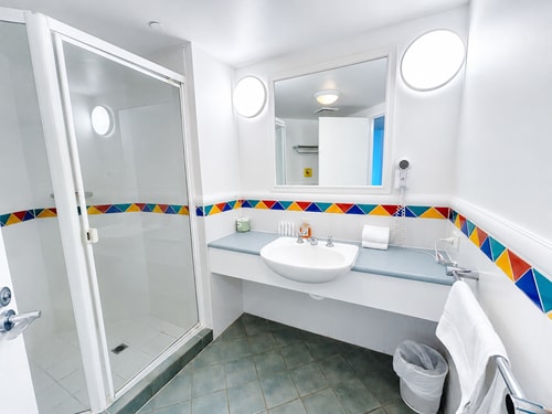 Coastal Hotel Room | Ocean Glimpse | 2 King Single 7 Serain Residences
