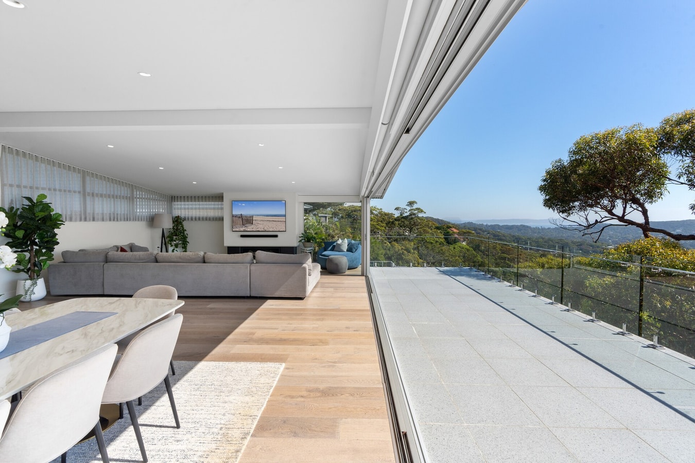 Costal Three-Storey Home with Panoramic Sea Views 10 Serain Residences