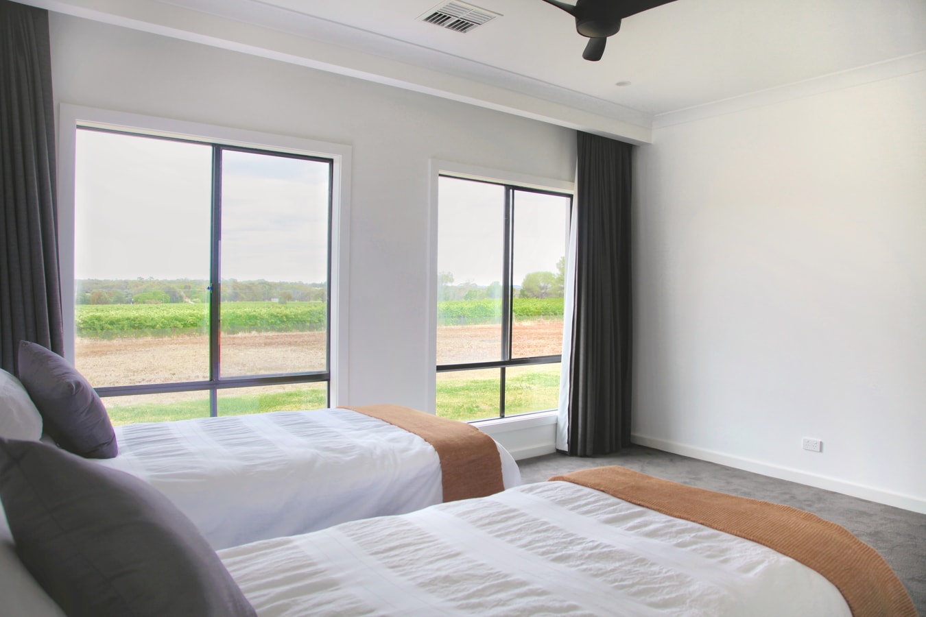 The Red Door @ Barossa Valley ★Vineyard View★ 3 Serain Residences