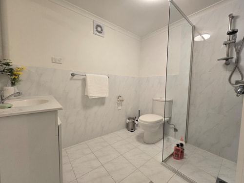 Serene Leura 2BDR Unit 3 Minutes to Shops 9 Serain Residences