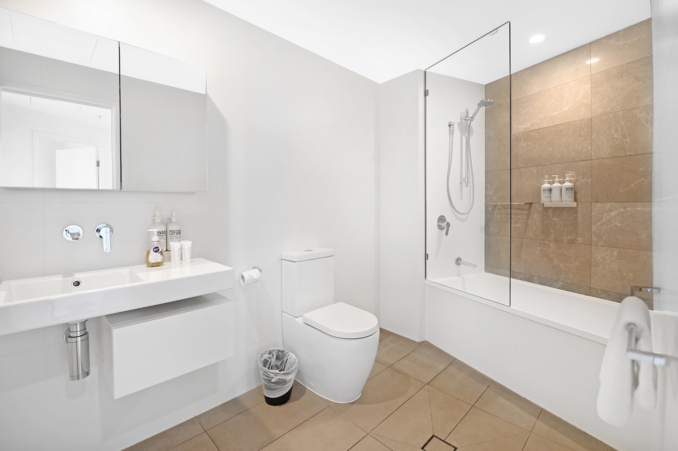 Cozy & Convenient 3-Bedroom Apt Surfers Paradise 31 Serain Residences
