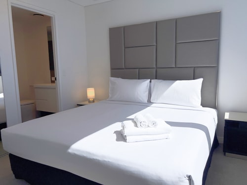 Fortitude Valley 2 bedroom Apartment with Parking 5 Serain Residences