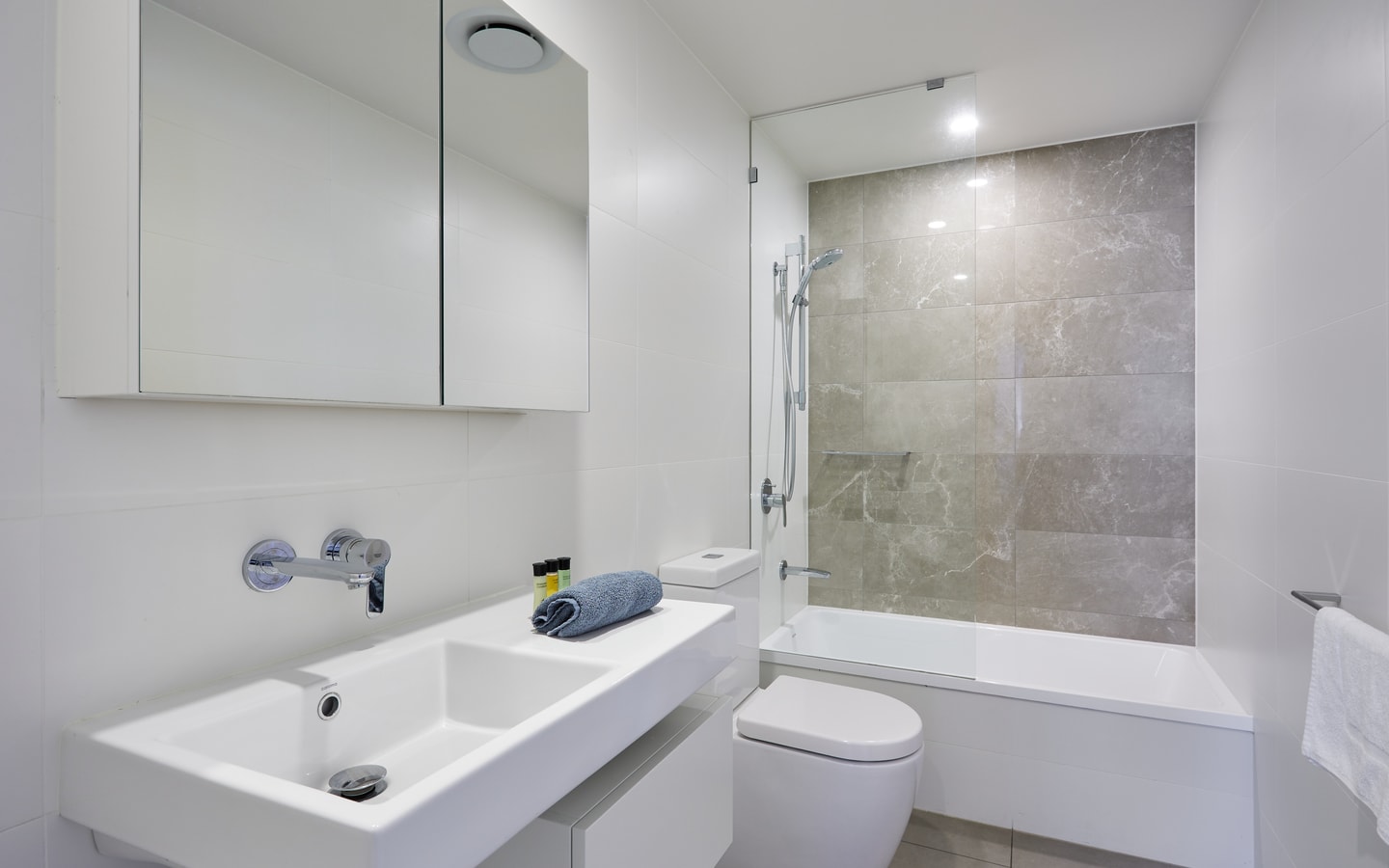 Convenient Located  2 bedroom apartment in Surfers 5 Serain Residences