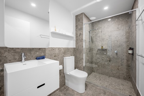 Modern 2BDR Apt in Phillip Gym | Pool | Parking 11 Serain Residences