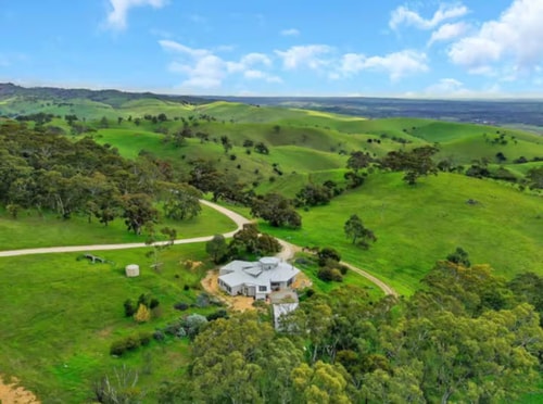 Rural retreat | 5 min to wineries / 10 min to town 0 Serain Residences