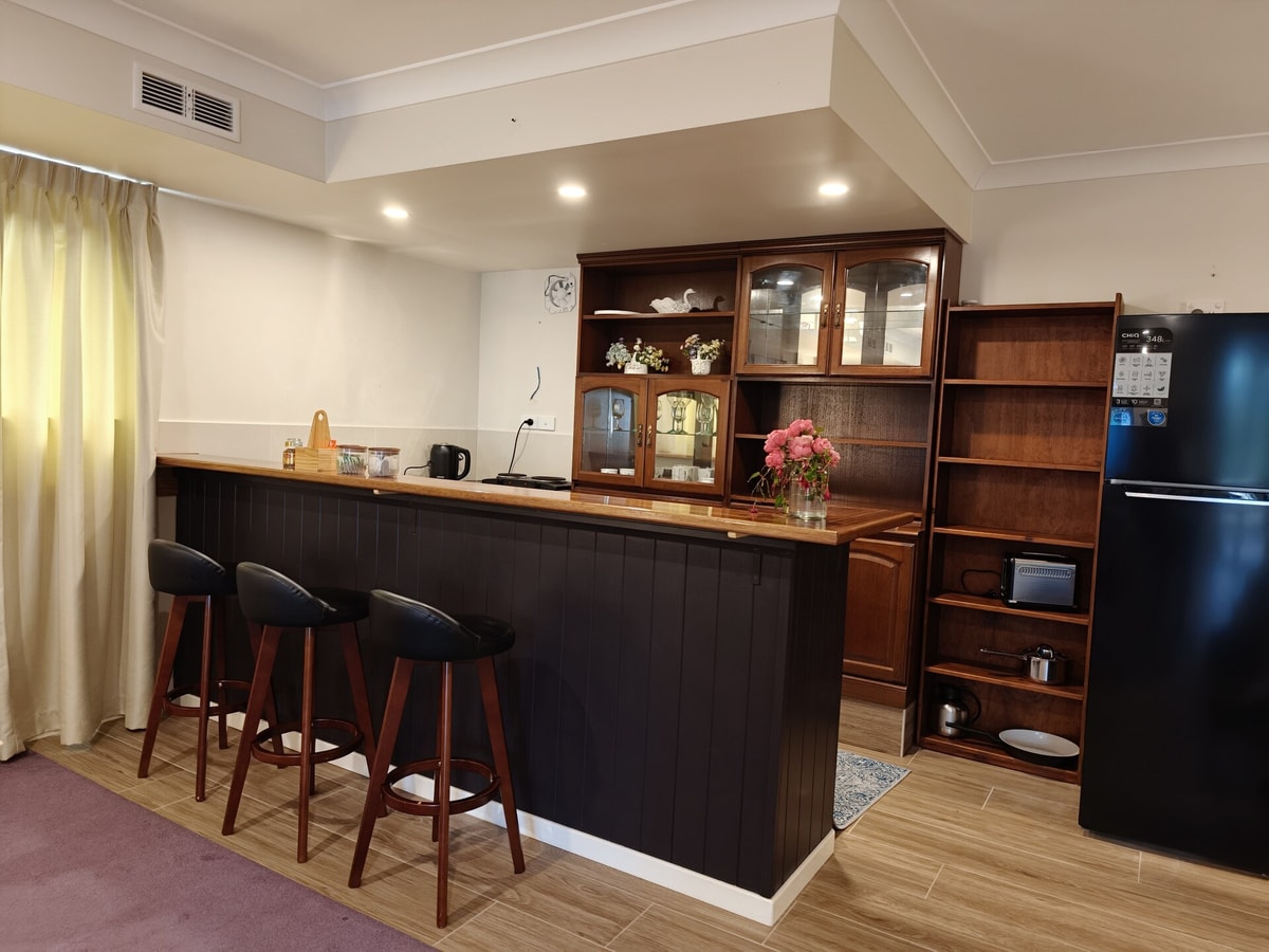 1BR Retreat Steps from Blue Mountains Highlights 2 Serain Residences