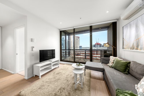 Cozy 1 bedroom apartment in Docklands 1 Serain Residences