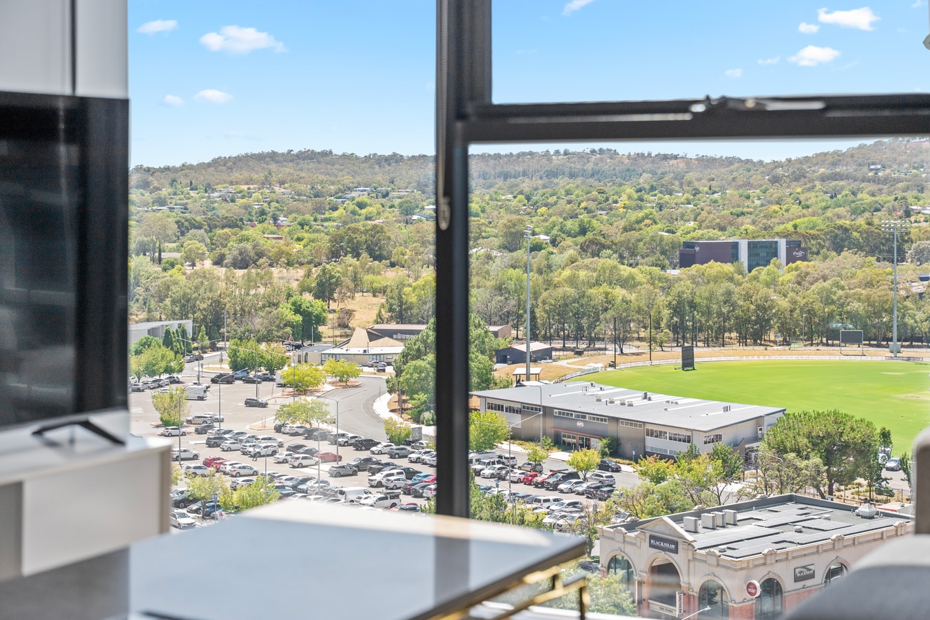 Modern & Cozy 1-Bedroom Apartment in Phillip 18 Serain Residences