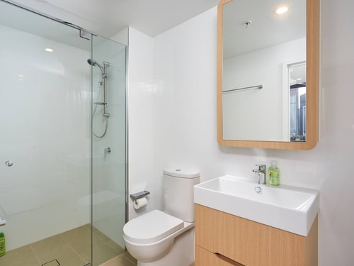 Artistic South Bank 2Bed Apartment+Free parking 7 Serain Residences