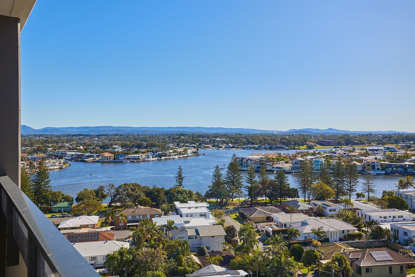 Cozy 2 bedroom apartment in Surfers Paradise 8 Serain Residences