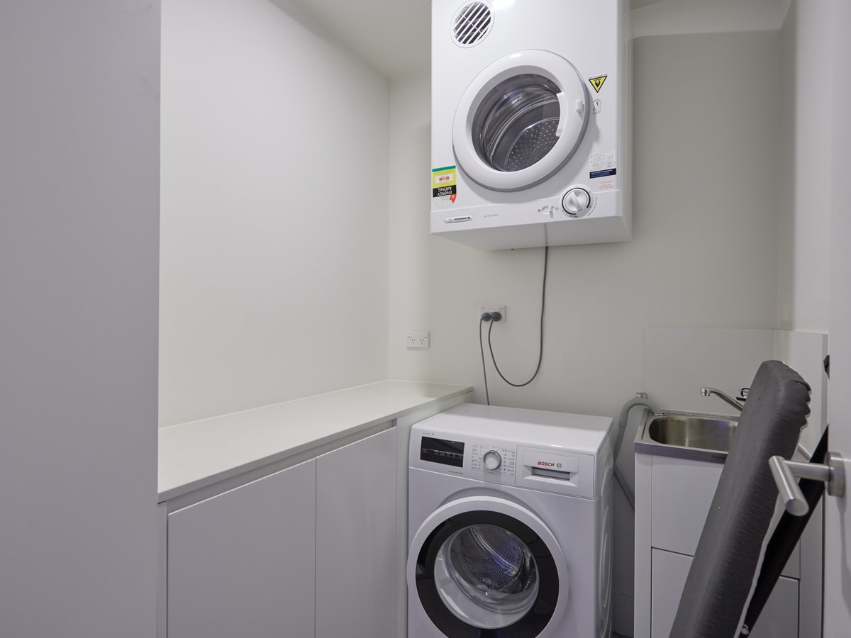Convenient Located Villa in Heart Surfers Paradise 13 Serain Residences