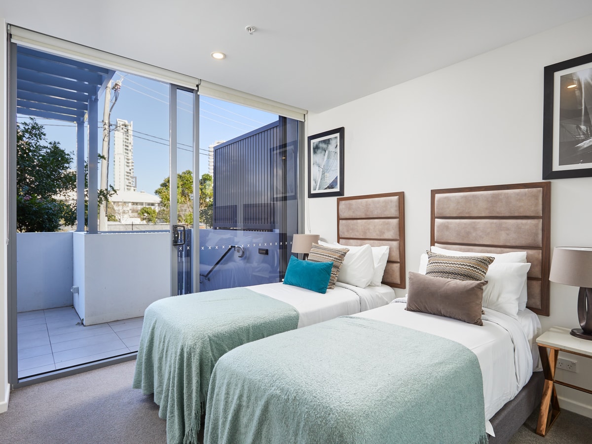 Convenient Located Villa in Heart Surfers Paradise 5 Serain Residences