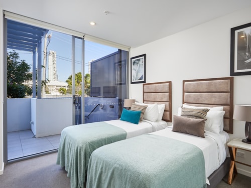 Convenient Located Villa in Heart Surfers Paradise 5 Serain Residences