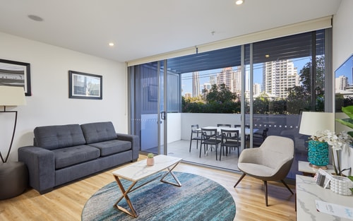 Convenient Located Villa in Heart Surfers Paradise 2 Serain Residences