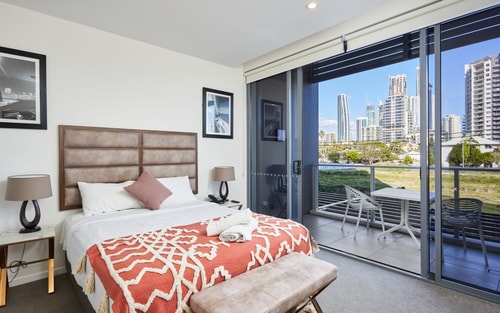 Convenient Located Villa in Heart Surfers Paradise 3 Serain Residences