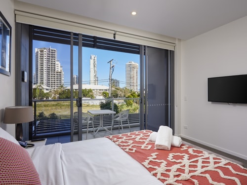 Convenient Located Villa in Heart Surfers Paradise 4 Serain Residences