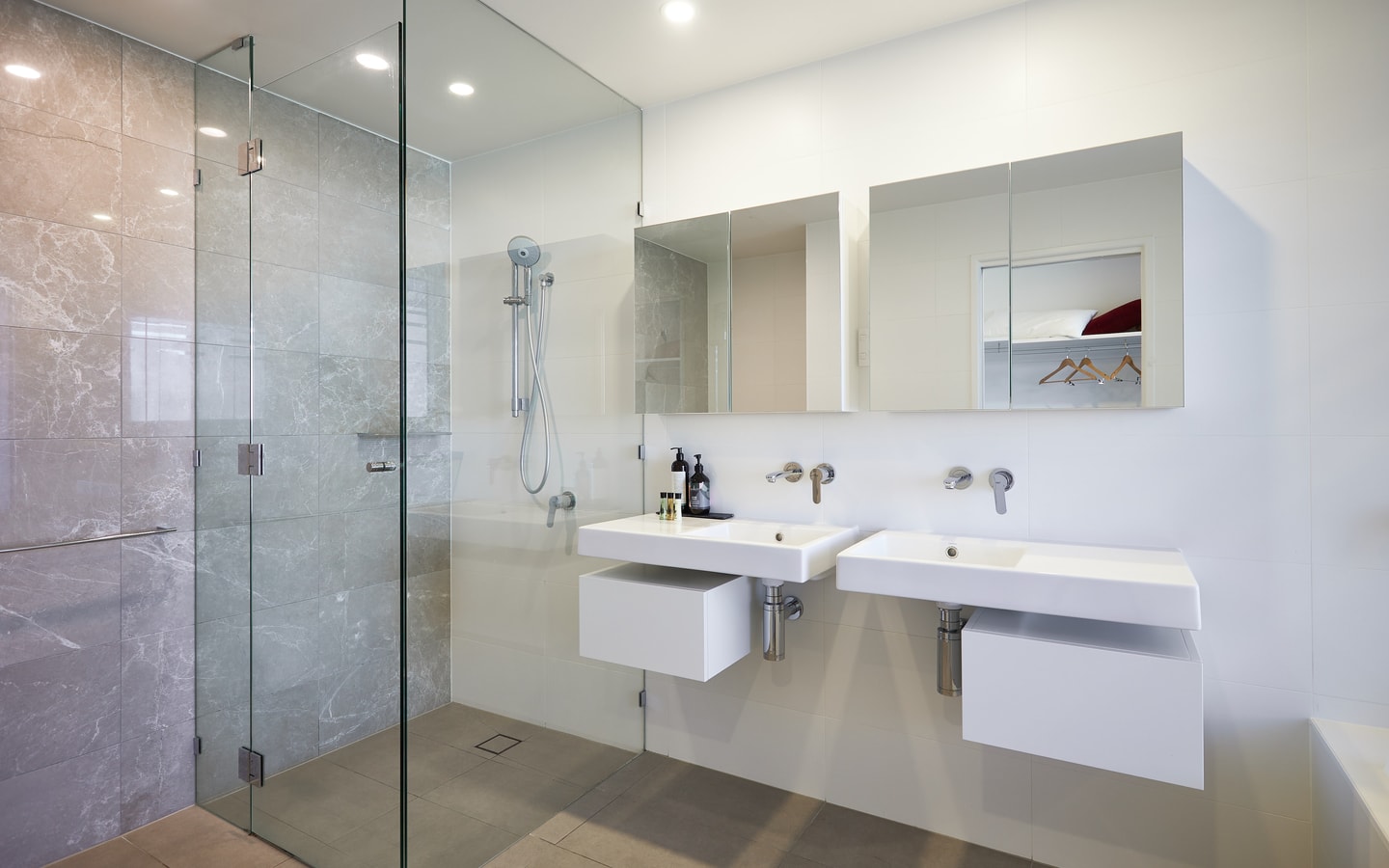 Convenient Located Villa in Heart Surfers Paradise 7 Serain Residences