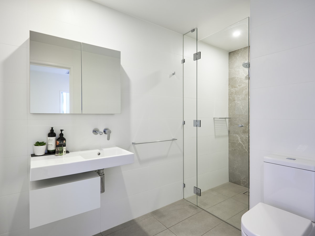 Convenient Located Villa in Heart Surfers Paradise 12 Serain Residences