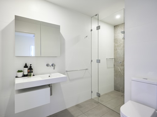 Convenient Located Villa in Heart Surfers Paradise 12 Serain Residences