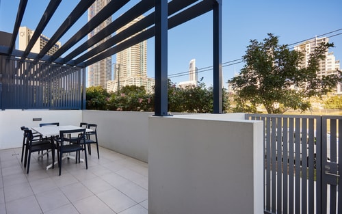 Convenient Located Villa in Heart Surfers Paradise 6 Serain Residences