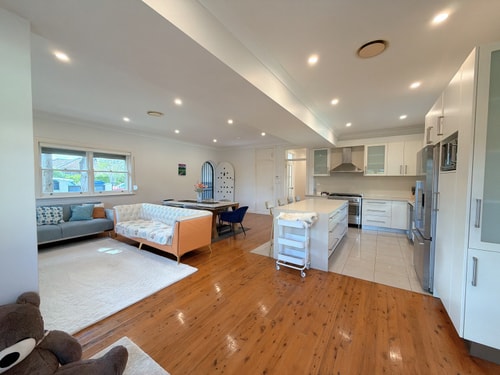 Burwood 4BR Family Home | Fast WiFi & Free Parking 12 Serain Residences