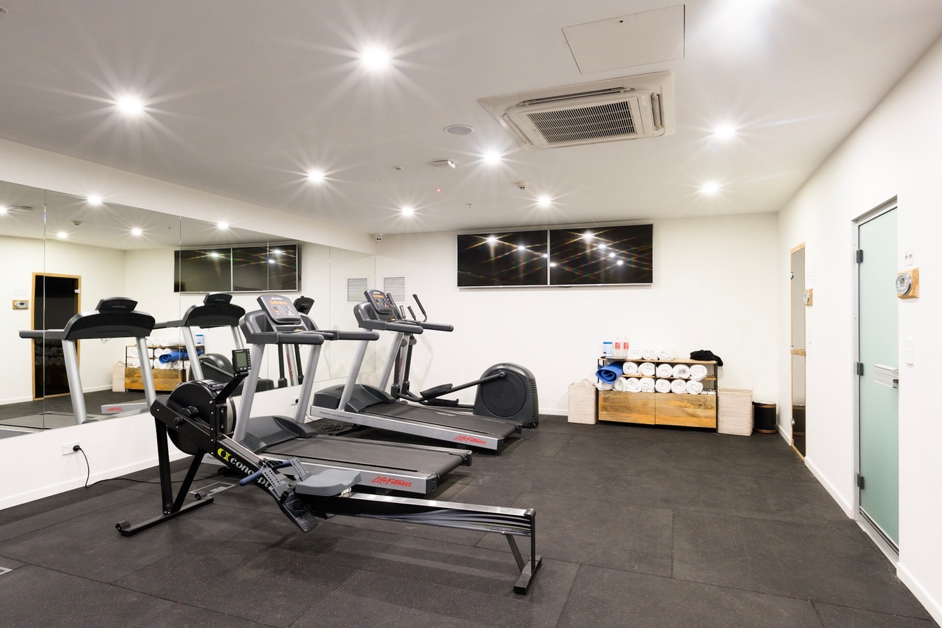 Homelike 2bedroom Apartment In Central Surfers 11 Serain Residences