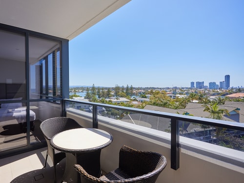 Homelike 2 bedrooms Apartment in Central Surfers 2 Serain Residences