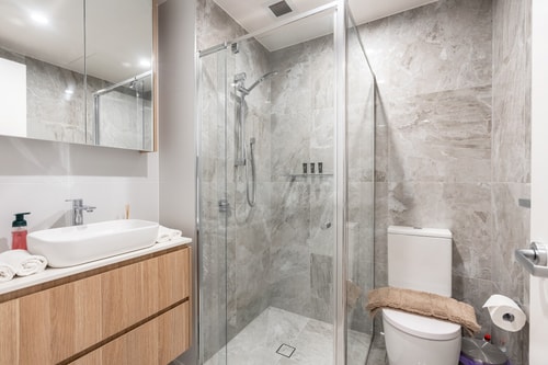 Cozy and Central Located 2BDR Apartment w/Parking 6 Serain Residences