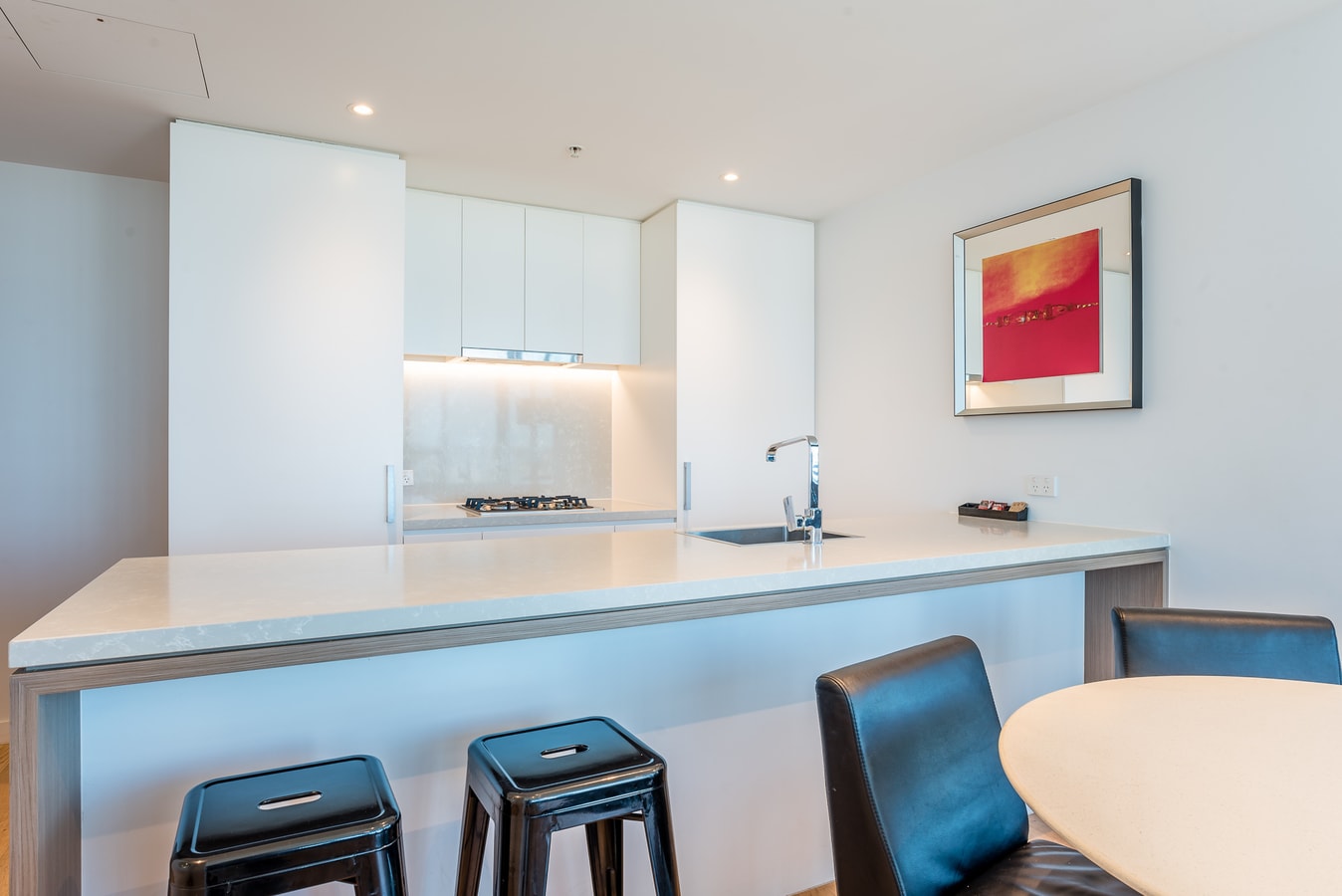 Inner City 2 bedroom Apartment with Parking 7 Serain Residences