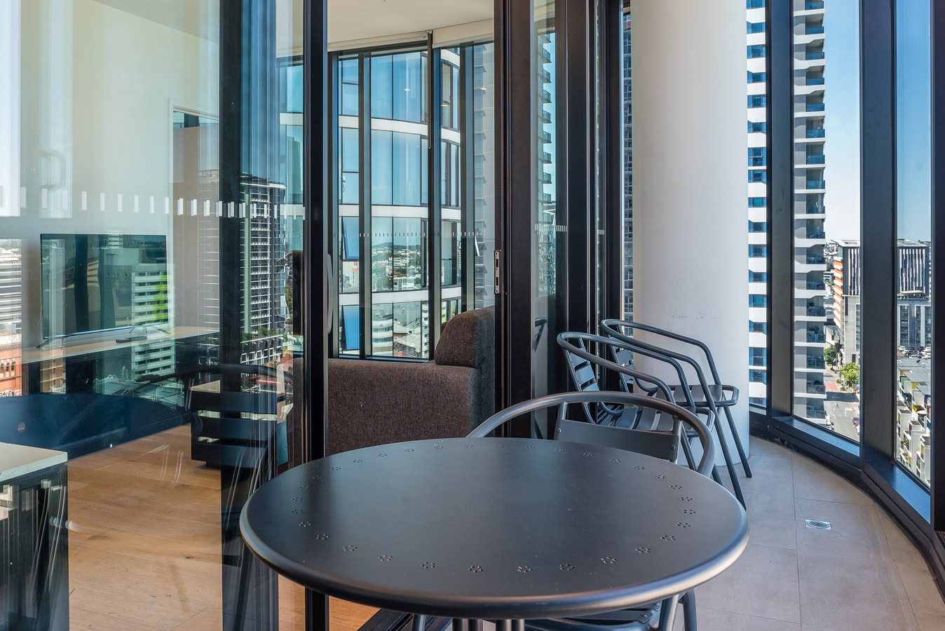 Inner City 2 bedroom Apartment with Parking 6 Serain Residences