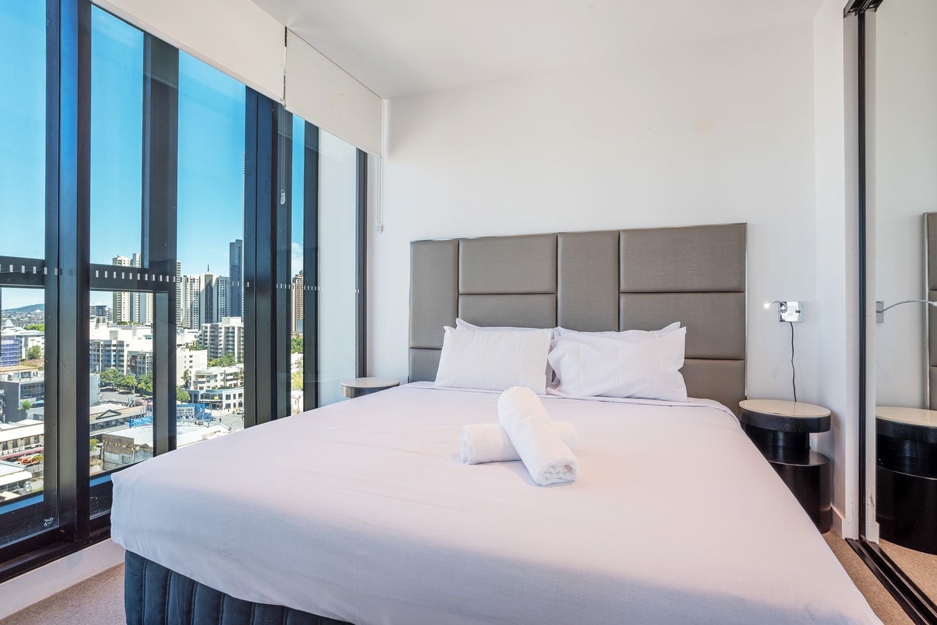 Inner City 2 bedroom Apartment with Parking 3 Serain Residences