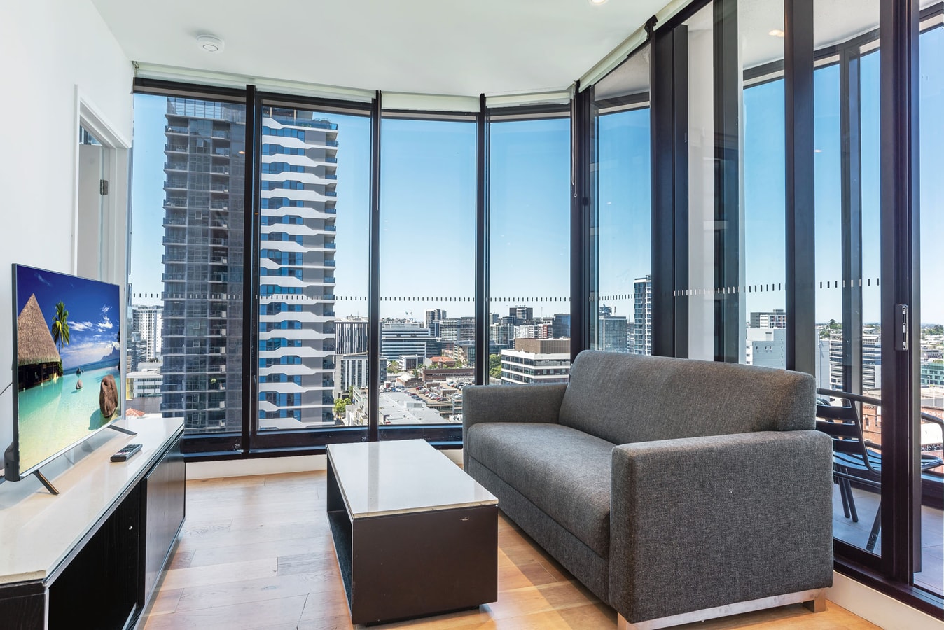 Inner City 2 bedroom Apartment with Parking 1 Serain Residences