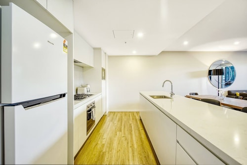 Comfort 3 bedroom Villa In Center Surfers Paradise 10 Serain Residences